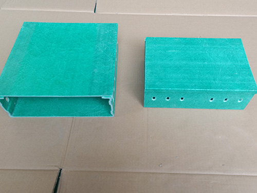 Flame-retardant cable tray